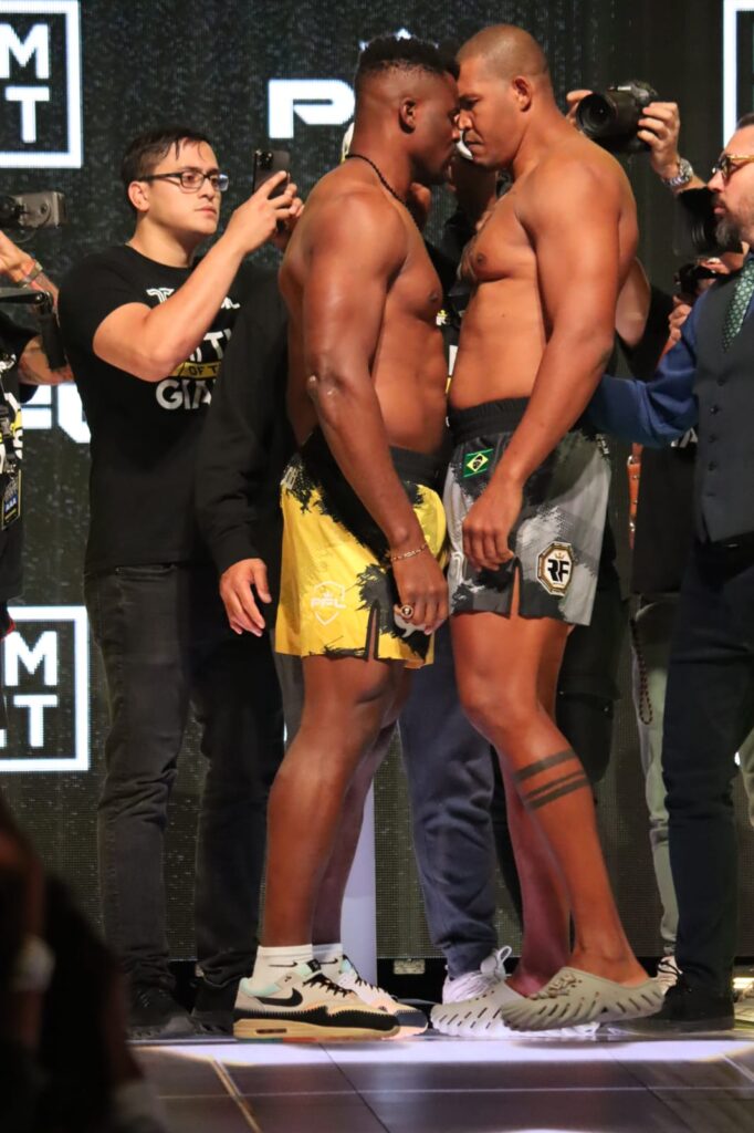 Francis Ngannou contre Renan Ferreira