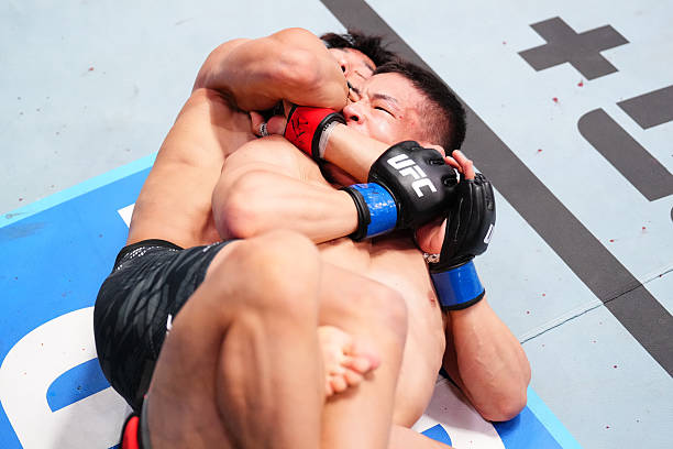 Tatsuro Taira Smashes Hyun Sung Park avec épique Face Crank Soumission - UFC Vegas 108 Highlights 3 GetTyImages 2228266113 612x612 1