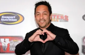Attention : le tristement célèbre arbitre Mario Yamasaki est de retour dans la cage en 2026