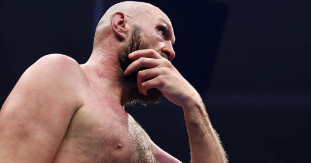 Tyson Fury invité à affronter Anthony Joshua lors de son retour en boxe par une icône légendaire : 