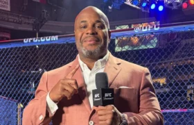 « Il est temps maintenant pour Legacy » – Daniel Cormier surpris en train de tenter de convaincre le meilleur agent libre de MMA de rejoindre l&rsquo;UFC