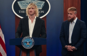 L’équipe Trump se moque de « La décennie américaine de l’embarras » après la visite de Jake et Logan Paul au Pentagone « Un spectacle de clown »