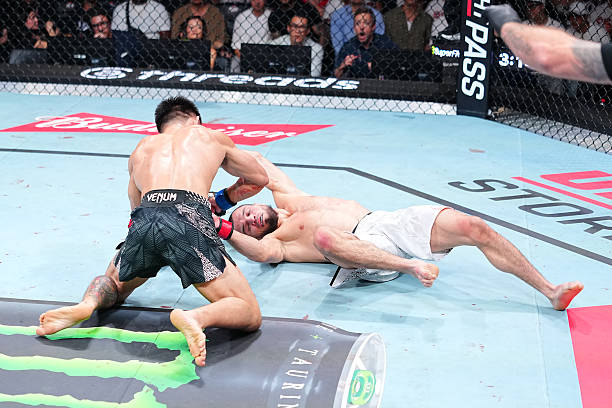 Song Yadong étourdit le monde et assomme Umar Nurmagomedov à l'UFC Shanghai